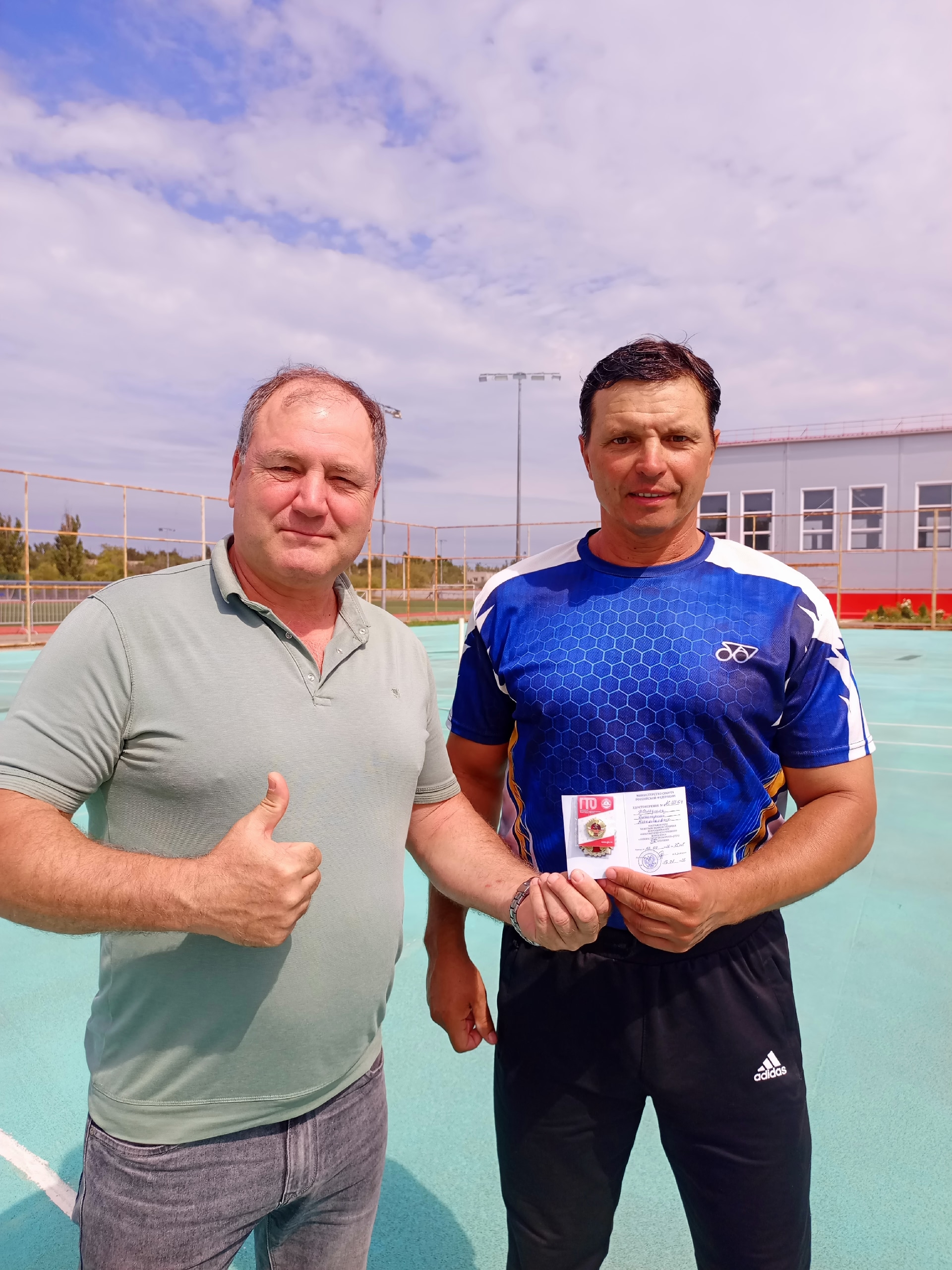 Инструктор по спорту МБУ ДО СШ №25 «Темп» Дмитрий Николаевич Железняк был награждён золотым знаком отличия Всероссийского физкультурно-спортивного комплекса «Готов к труду и обороне»